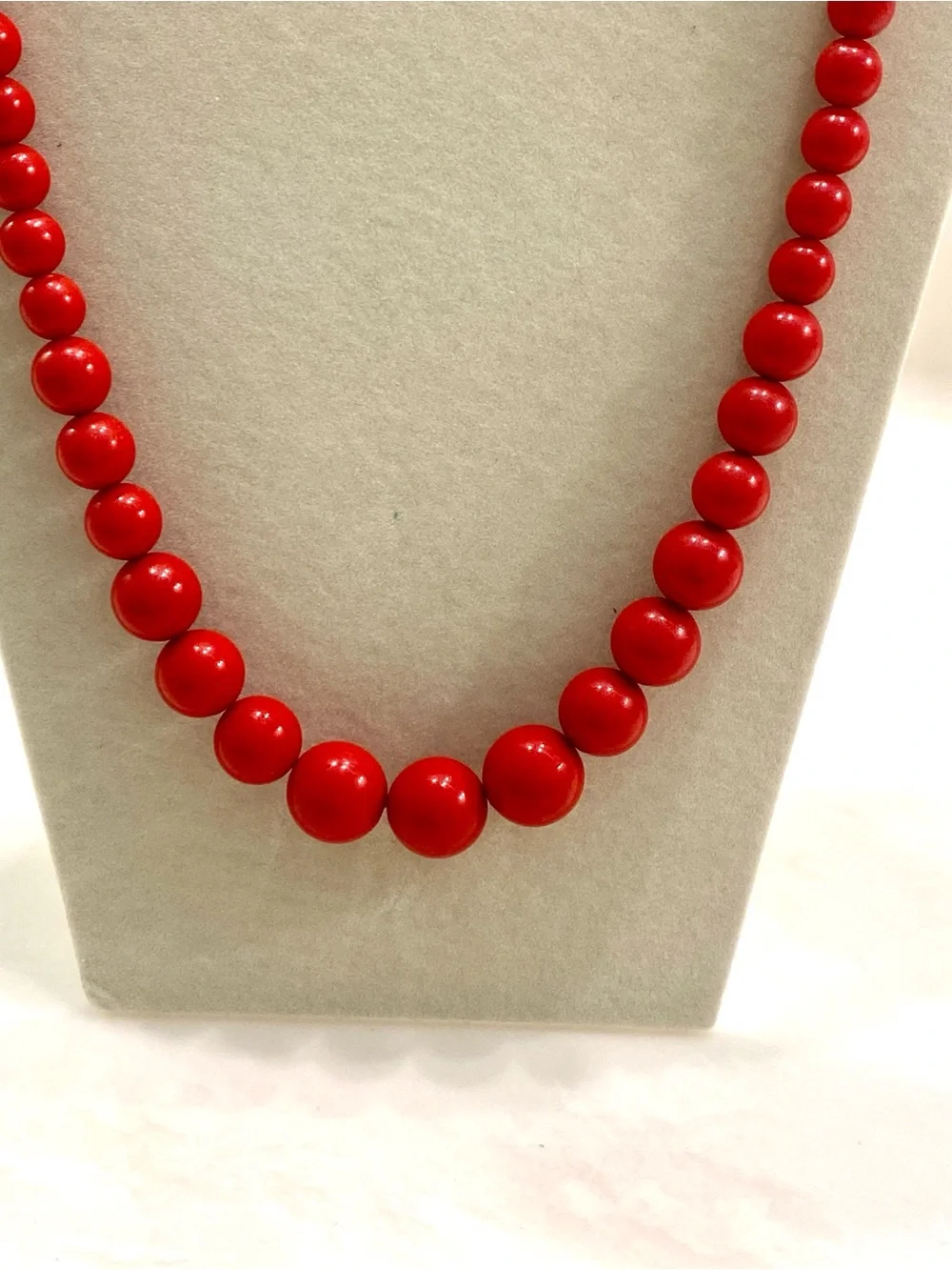 Retro Bold Red Graduated Bead Necklace